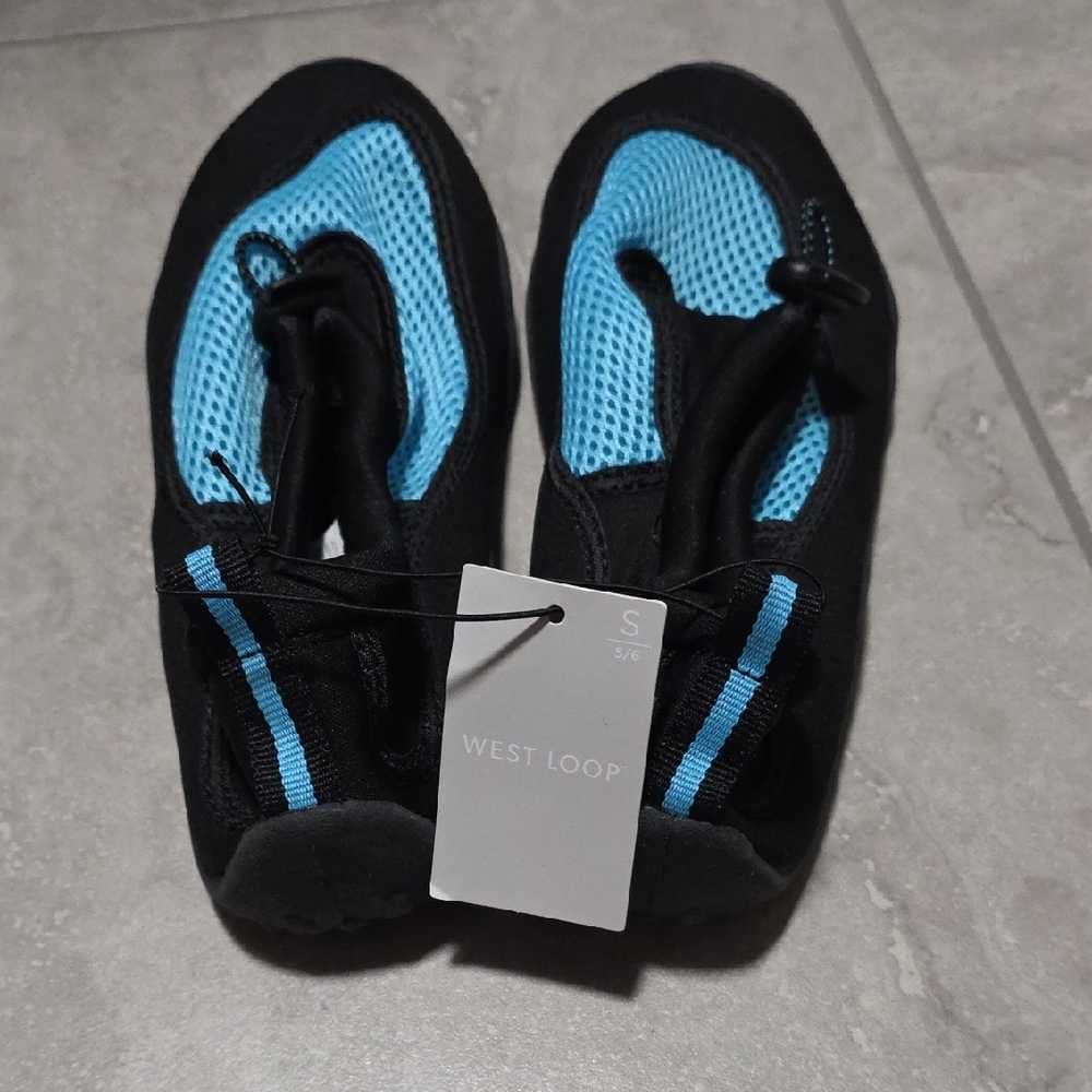 West Loop Women's Aqua and Black Water Shoes